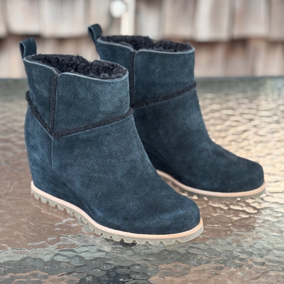 NEW UGG Marte Black Waterproof Wedge Booties Boots- #1095649 - Women's Size 7.5 - Picture 2 of 8